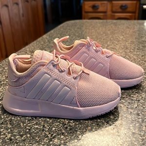 Toddlers 6 1/2K Adidas pink tennis shoes. Good condition.